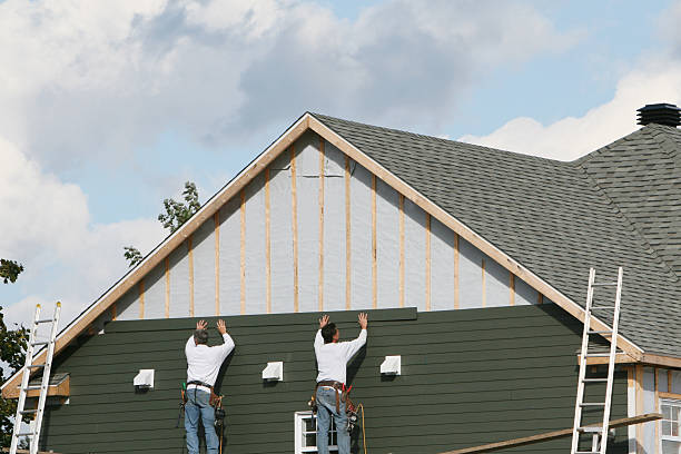 Professional Wood Siding technician working in Martinsville, IL